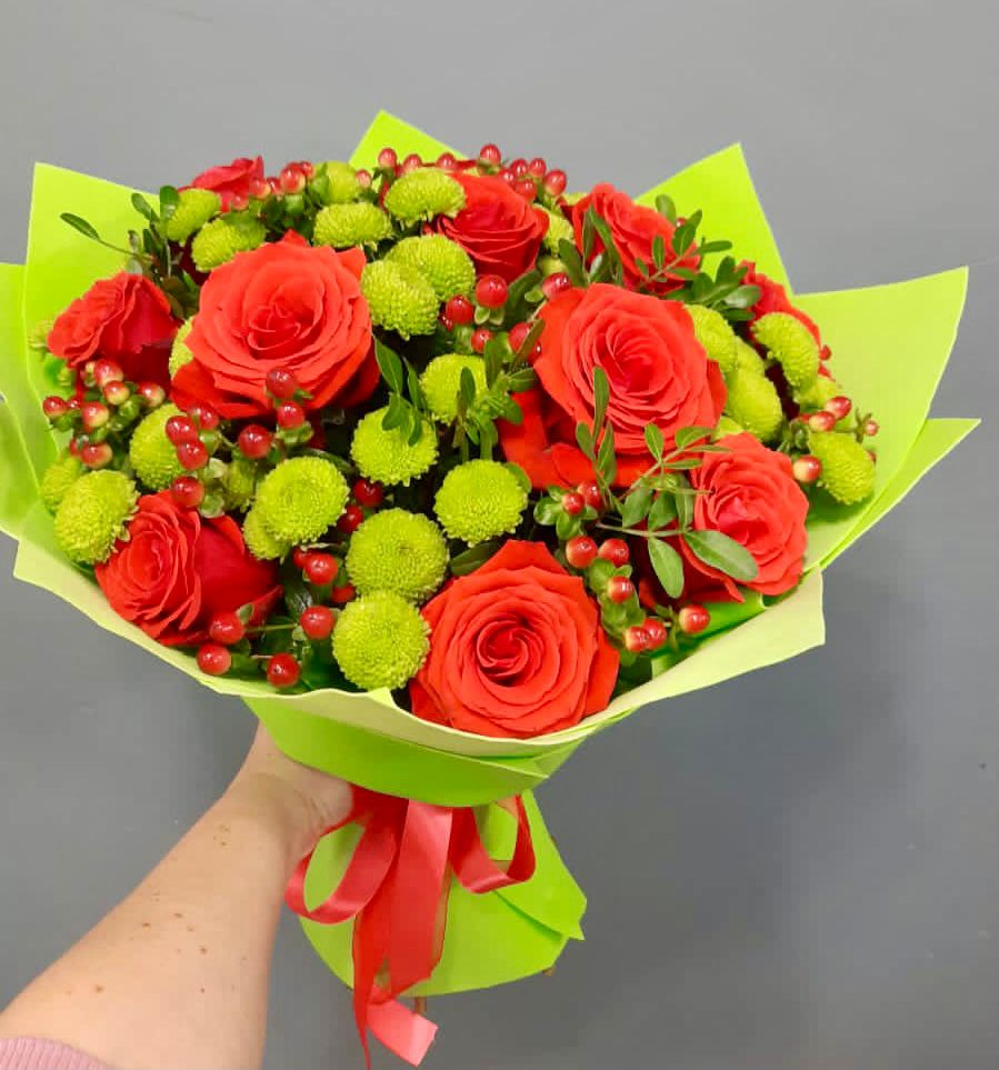 Букет цветов из: Хризантемы и Розы в Вышестеблиевской