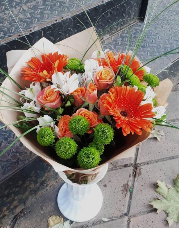 Букет цветов из: Герберы, Хризантемы, Альстромерии и Розы в Вышестеблиевской