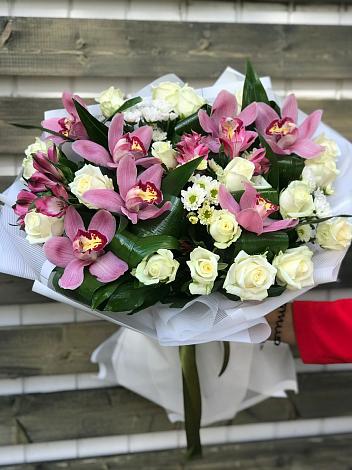 Букет цветов из: Розы и Хризантемы в Вышестеблиевской