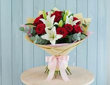 Букет цветов из:  Лилии и Розы в Вышестеблиевской