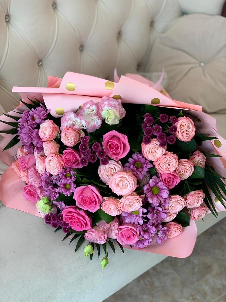 Букет цветов из: Хризантемы, Розы и Лизиантусы в Вышестеблиевской