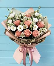 Букет цветов из:  Розы, Альстромерии и Лизиантусы в Вышестеблиевской