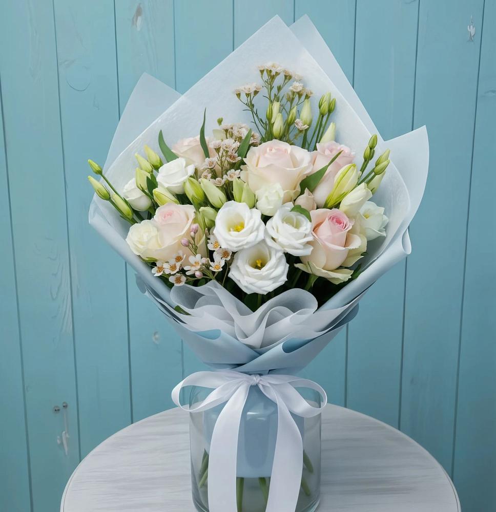 Букет цветов из: Розы и Лизиантусы в Вышестеблиевской