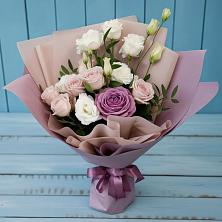 Букет цветов из:  Розы и Лизиантусы в Вышестеблиевской