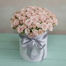 Цветочная композиция из Розы в шляпной коробке в Вышестеблиевской