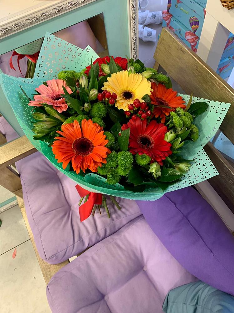 Букет цветов из: Герберы, Хризантемы и Альстромерии в Вышестеблиевской