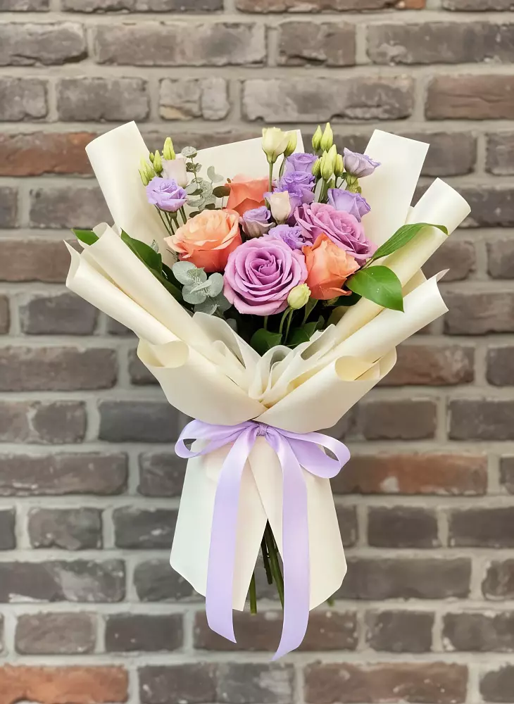 Букет цветов из: Лизиантусы и Розы в Вышестеблиевской