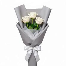 Букет 3 белые розы в Вышестеблиевской