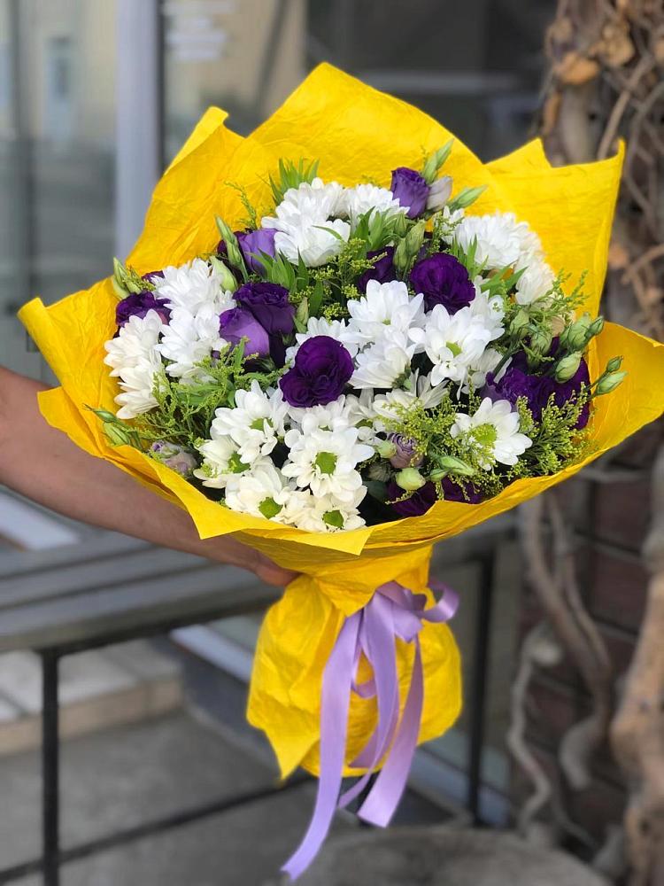 Букет цветов из: Ирисы, Хризантемы и Ромашки в Вышестеблиевской