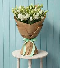 Букет цветов из:  Лизиантусы в Вышестеблиевской