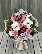 Букет цветов из:  Альстромерии, Гвоздики, Розы и Хризантемы в Вышестеблиевской