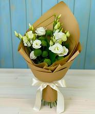 Букет цветов из:  Хризантемы и Лизиантусы в Вышестеблиевской