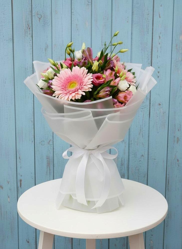 Букет цветов из: Герберы, Альстромерии и Лизиантусы в Вышестеблиевской