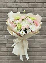 Букет цветов из:  Гвоздики, Розы, Лизиантусы и Хризантемы в Вышестеблиевской