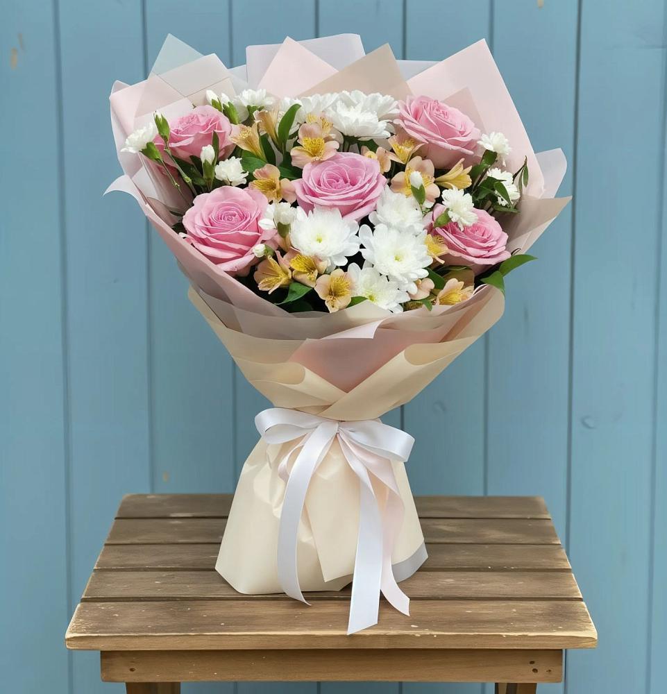 Букет цветов из: Гвоздики, Орхидеи и Розы в Вышестеблиевской