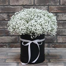 Цветочная композиция из Гипсофила в шляпной коробке в Вышестеблиевской