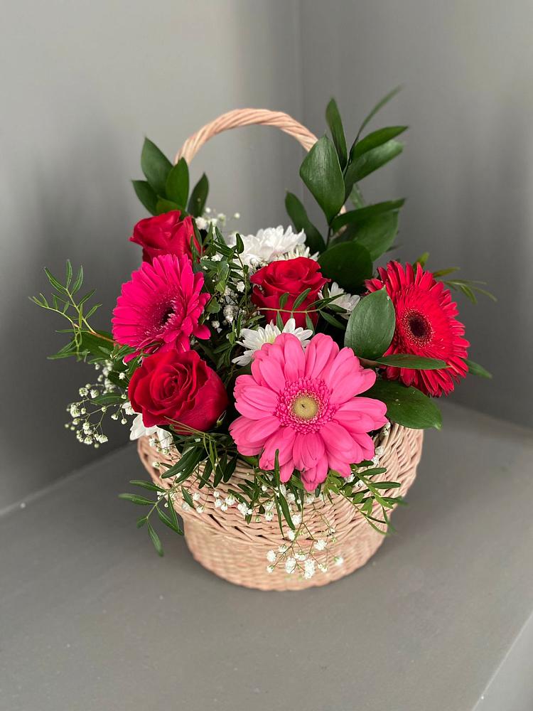 Цветочная композиция из Розы, Хризантемы и Герберы в корзине в Вышестеблиевской