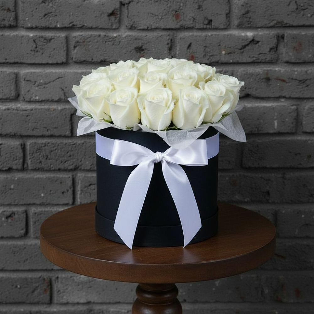 Цветочная композиция из Розы в шляпной коробке в Вышестеблиевской