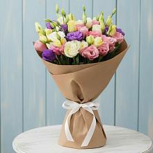 Букет цветов из:  Лизиантусы в Вышестеблиевской