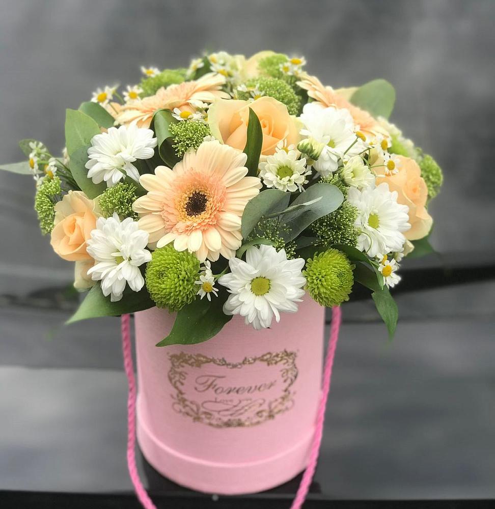 Цветочная композиция из Розы, Герберы и Хризантемы в шляпной коробке в Вышестеблиевской