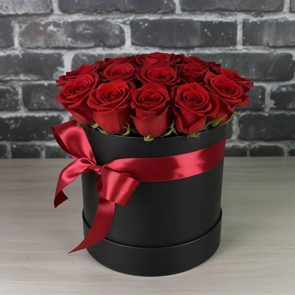 Цветочная композиция из Розы в шляпной коробке в Вышестеблиевской