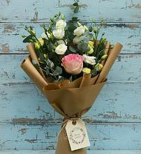 Букет цветов из:  Розы и Лизиантусы в Вышестеблиевской