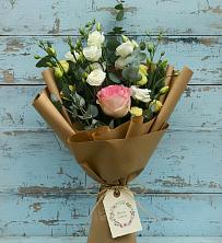 Букет цветов из:  Розы и Лизиантусы в Вышестеблиевской
