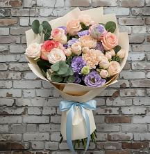 Букет цветов из:  Розы, Лизиантусы и Гвоздики #REPLACE_PRED# Вышестеблиевской