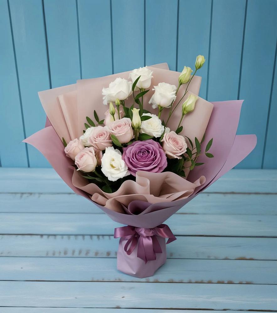 Букет цветов из: Розы и Лизиантусы в Вышестеблиевской