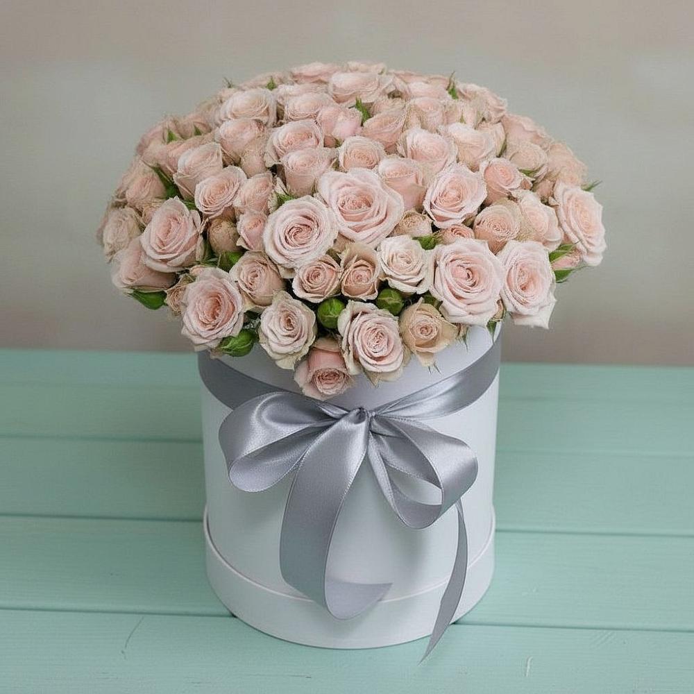 Цветочная композиция из Розы в шляпной коробке в Вышестеблиевской